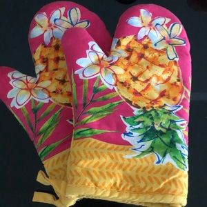 NEW Pineapple oven mitts
